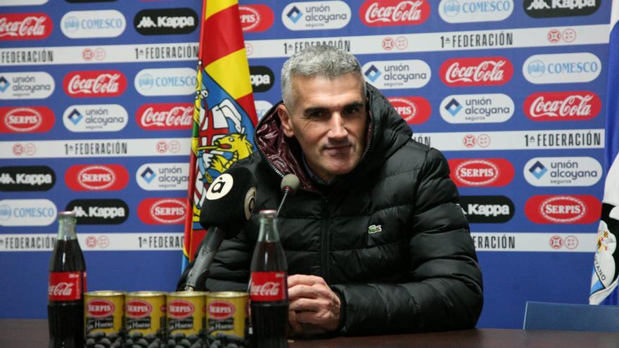 El entrenador del Alcoyano advierte sobre el futuro de la Primera RFEF