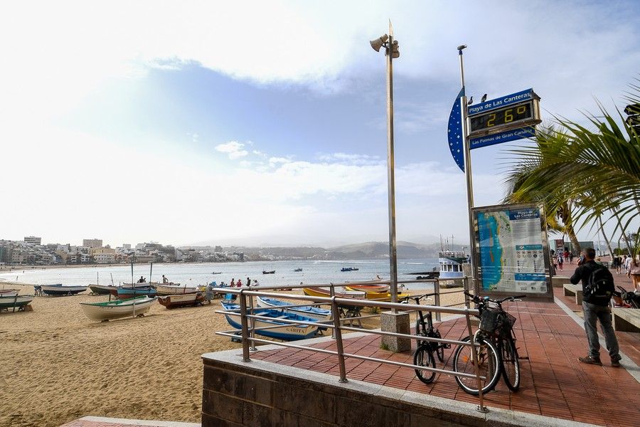 La Playa de Las Canteras por el Dia de Navidad