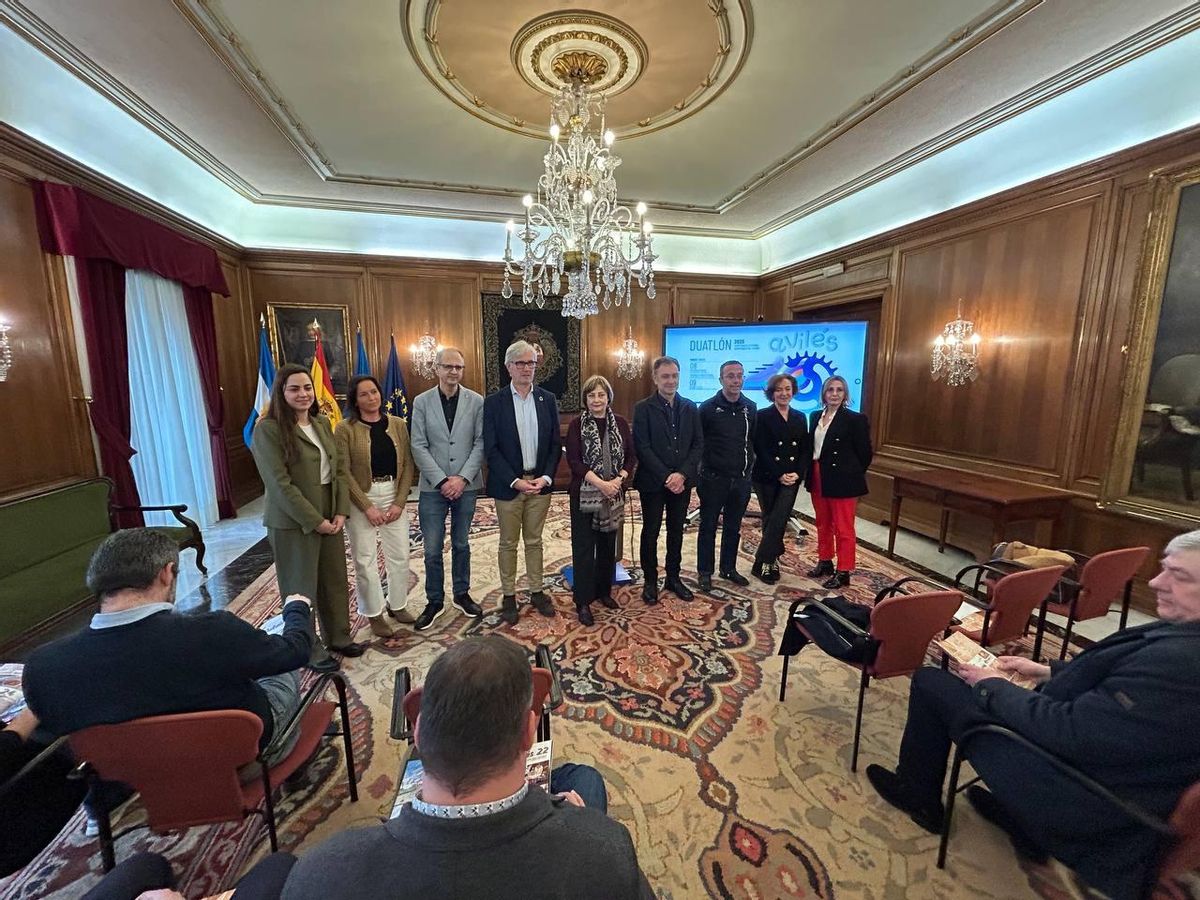 Presentación de las pruebas del Campeonato de Duatlón en el Ayuntamiento de Avilés.