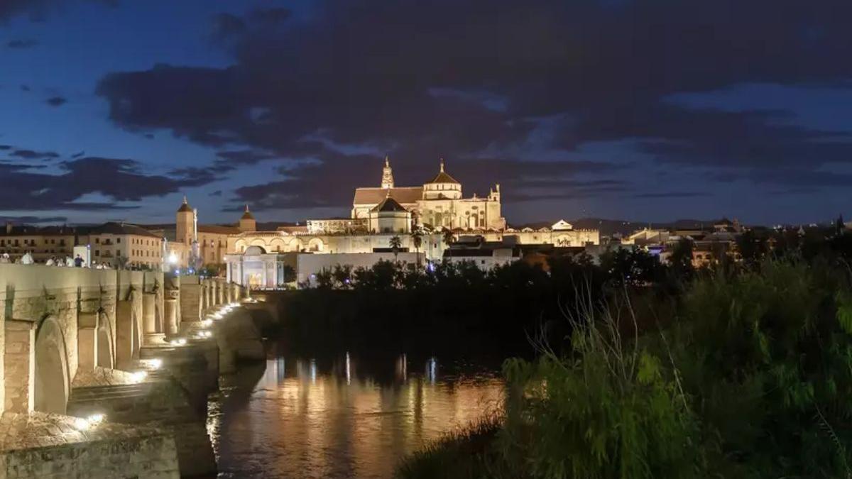 Córdoba de noche  Turismo de Córdoba