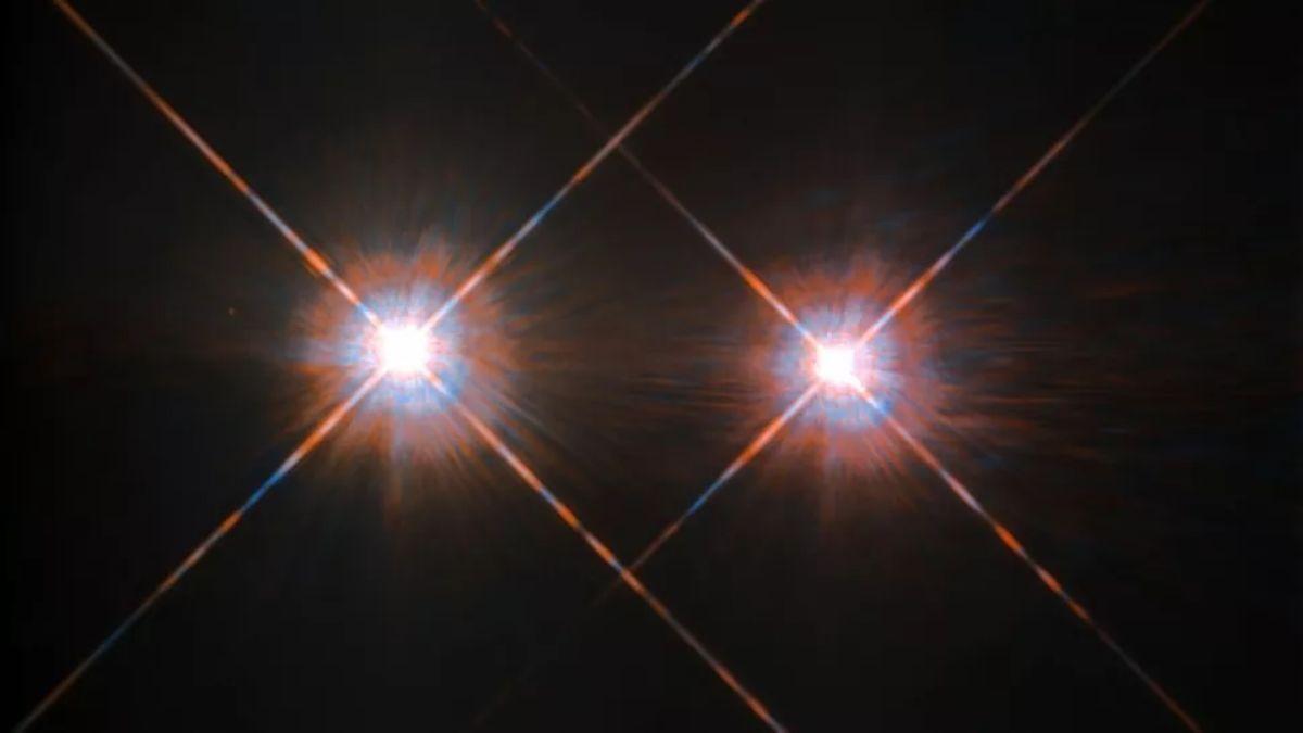 Las estrellas de Alfa Centauro: a la izquierda, Alpha Centauri A, que es una estrella de tipo G similar al Sol. A la derecha, Alpha Centauri B, que es una estrella de tipo K ligeramente más fría.