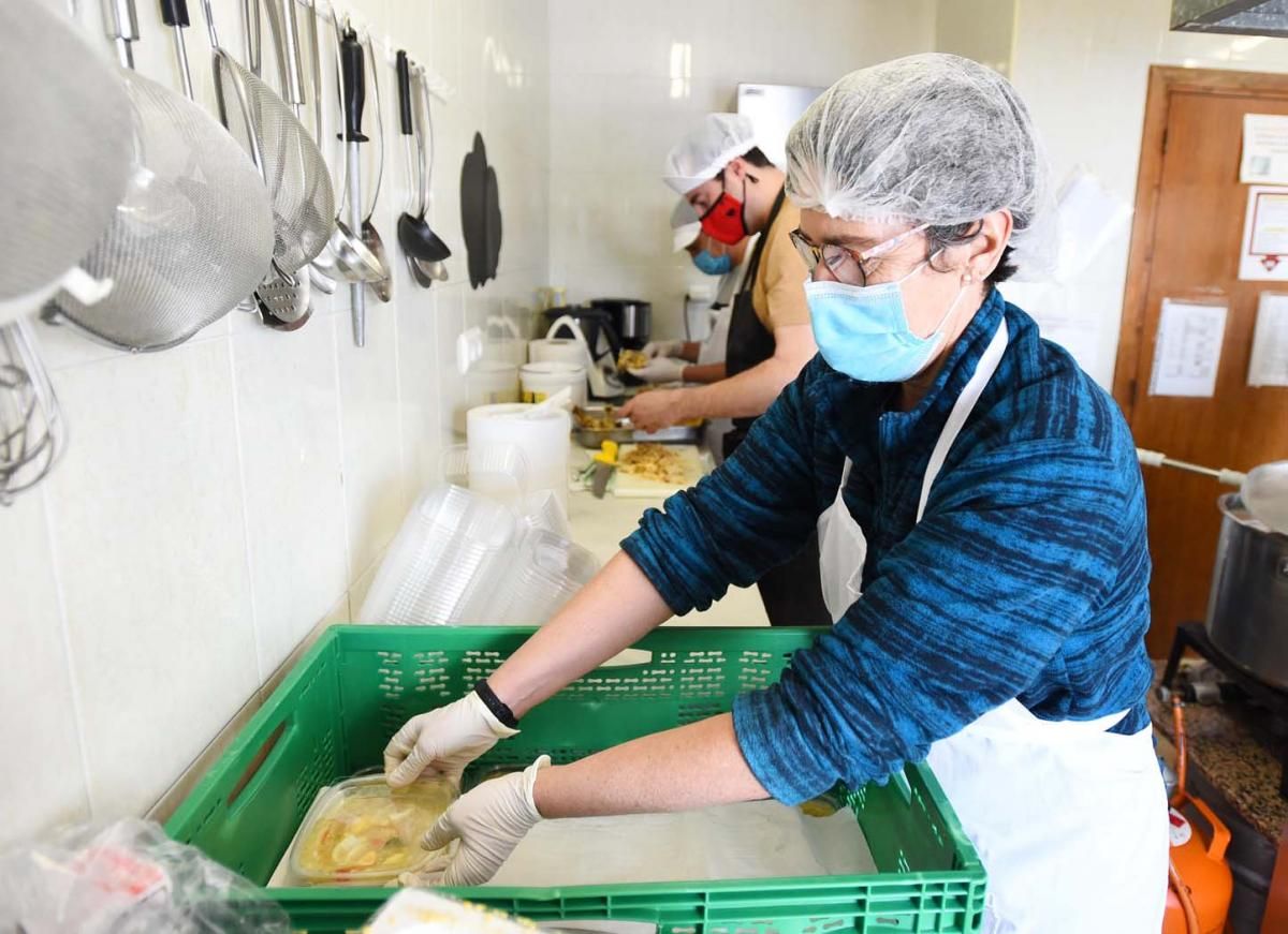 El comedor Trinitarios redobla el servicio por el efecto de la pandemia