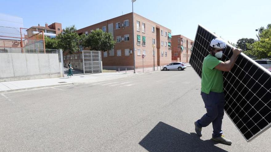 El primer barrio solar de Zaragoza lleva un año de retraso