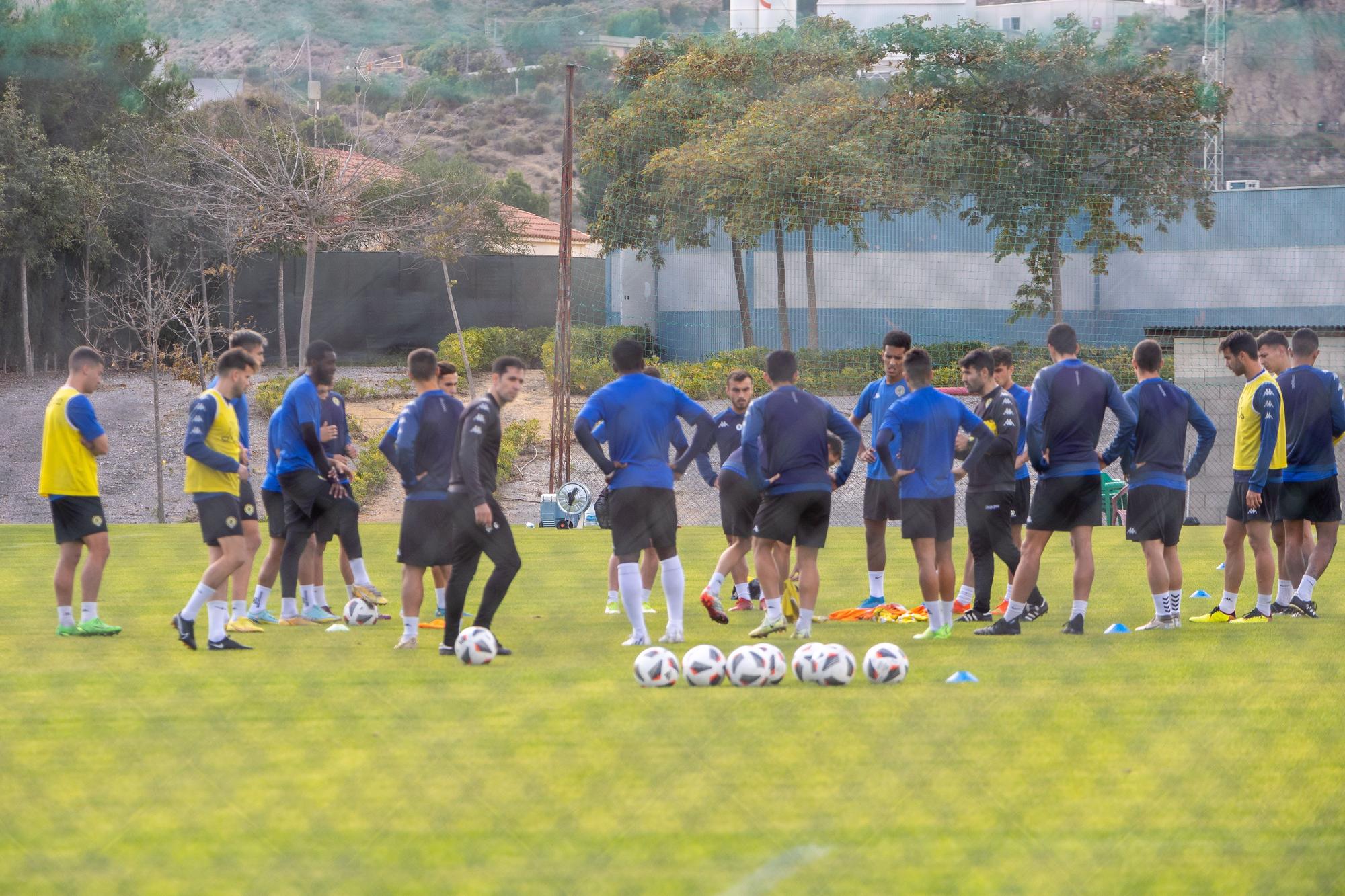 Primer entrenamiento de Lolo Escobar, nuevo entrenador del Hércules