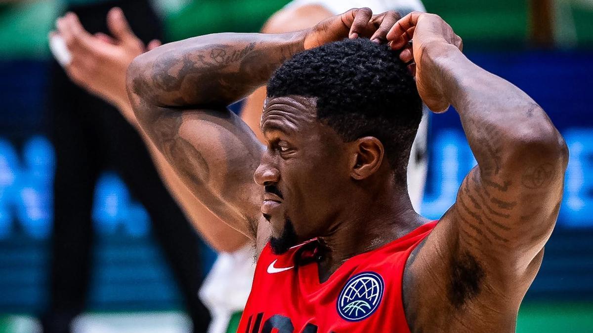 Dylan Ennis, del UCAM Murcia, se lamenta durante una acción durante el partido ante el Nanterre 92