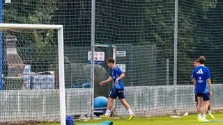 Paulino de la Fuente, feliz de volver a intentar el ascenso con el Oviedo: "Estoy muy agradecido y encantado de seguir aquí"