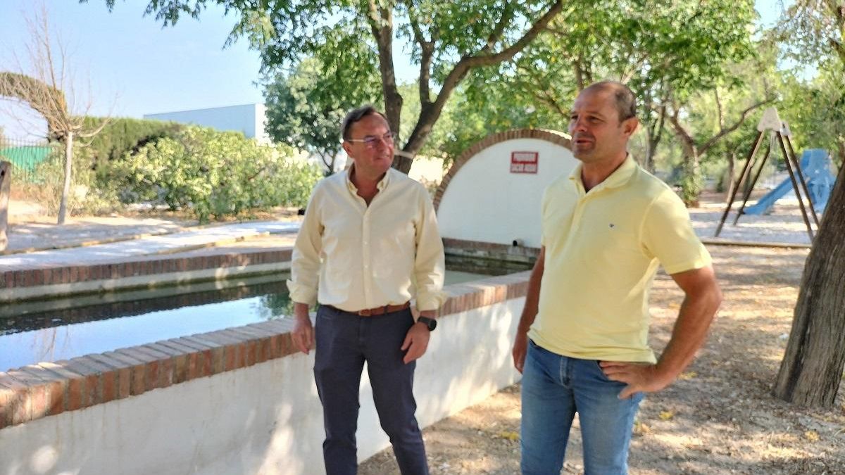 El delegado de Medio Natural y Carreteras de la Diputación de Córdoba, Francisco Palomares, durante su visita al parque.