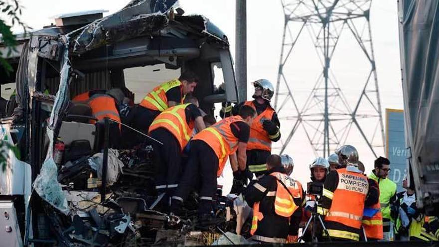 Catorce heridos en Francia al chocar un autobús y un camión