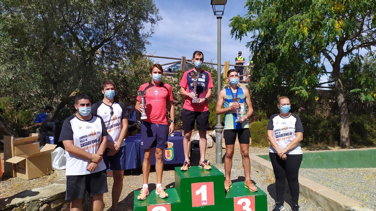 Podio masculino de la última edición de la Carrera Popular Villa de Casabermeja, celebrada este domingo.