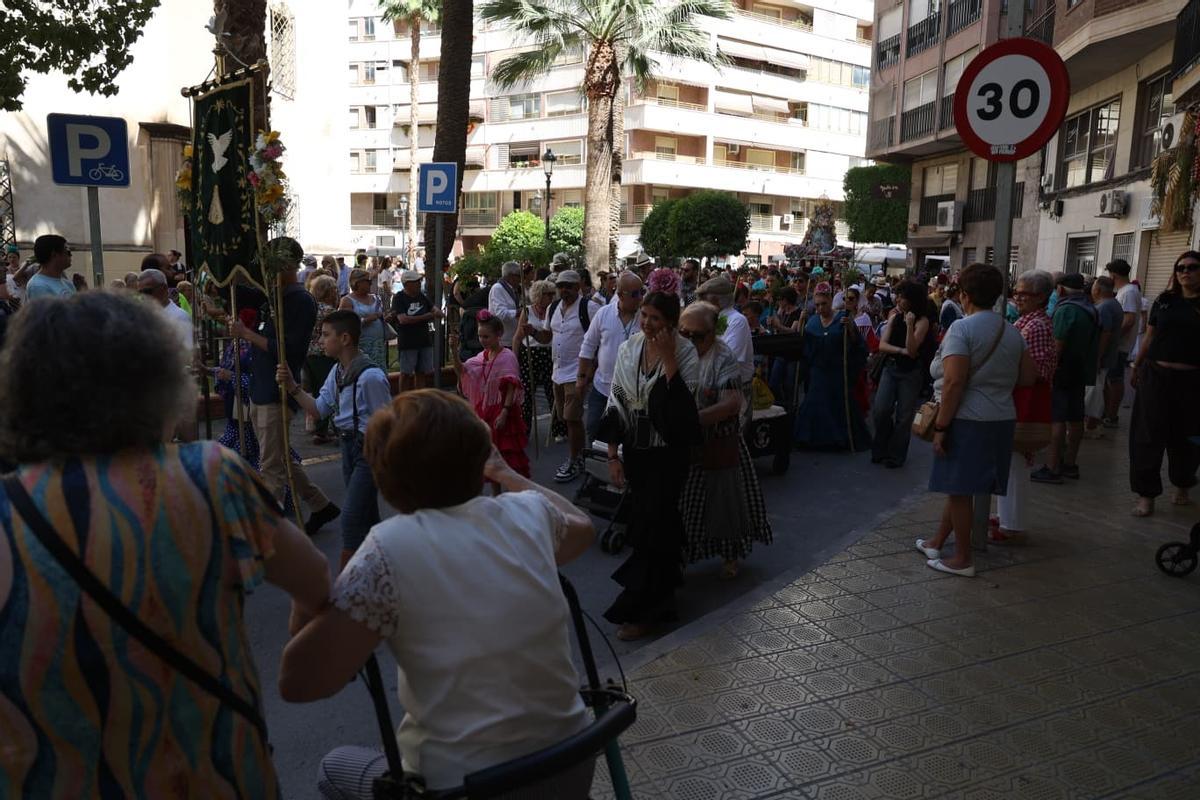 Elche demuestra su devoción rociera en su tradicional romería hacia el Pantano
