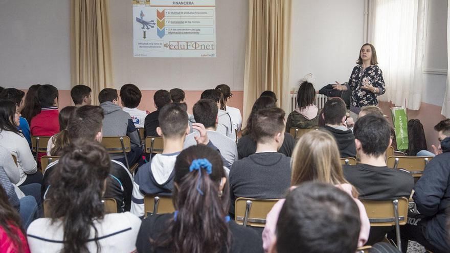 Imagen de una de las jornadas de educación financiera realizadas por Unicaja.