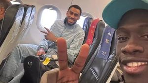 Traoré con Massa, en el avión que los trajo a Catalunya.
