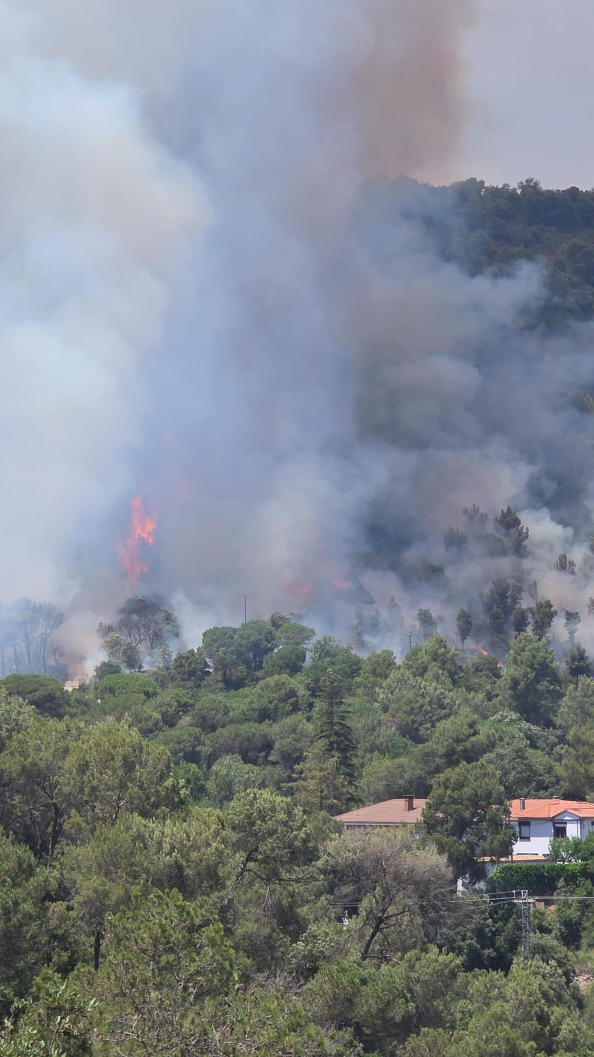 L'incendi de Sant Quirze Safaja, en imatges