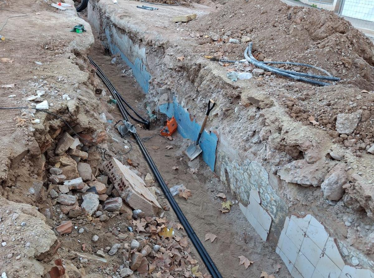 Rasa on han aparegut les restes: rajoles blaves i blanques d'antics vestidors