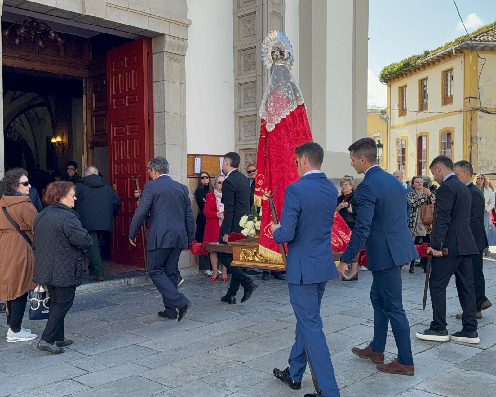 Así vivió Candas el cierre de su Semana Santa con la Procesion del Encuentro