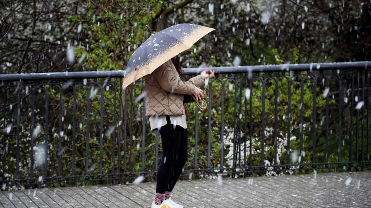 La nueva borrasca Laurence llega a Madrid para situar el clima en un ambiente de mayor niebla, fuertes lluvias y avisos por la nieve.