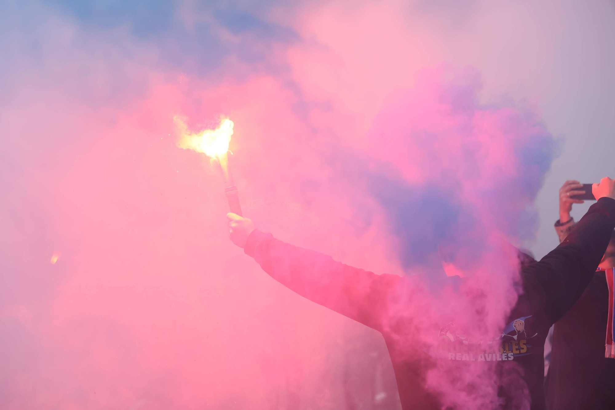 EN IMÁGENES: Avilés se tiñe de blanquiazul para la final por el ascenso ante el Rayo Majadahonda