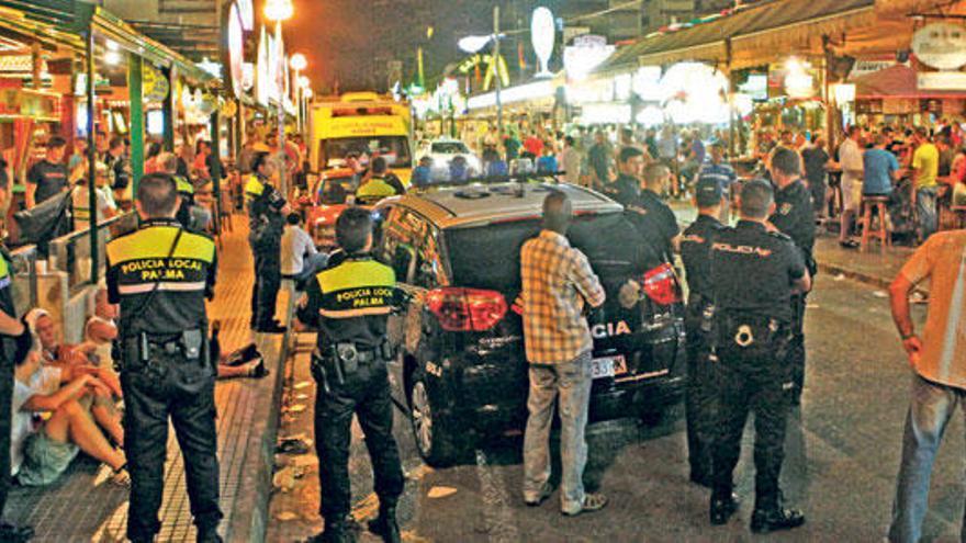 Polizeieinsatz in der Schinkenstraße.