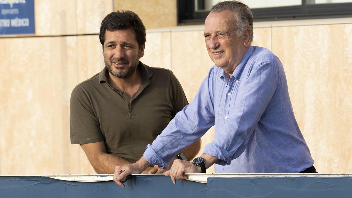 El consejero delegado del Villarreal CF, Fernando Roig Negueroles (i), junto al presidente Fernando Roig..