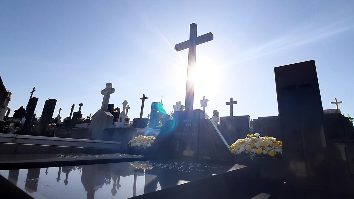 El cementerio de San Salvador en la víspera de Todos los Santos