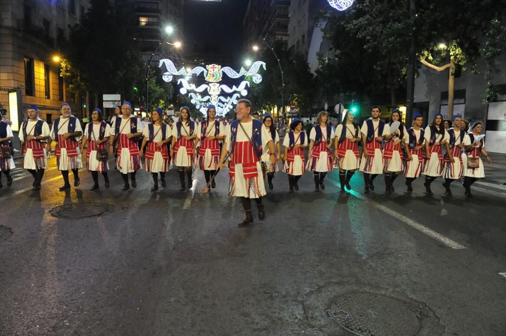 Desfile de Moros y Cristianos por las calles de Mu