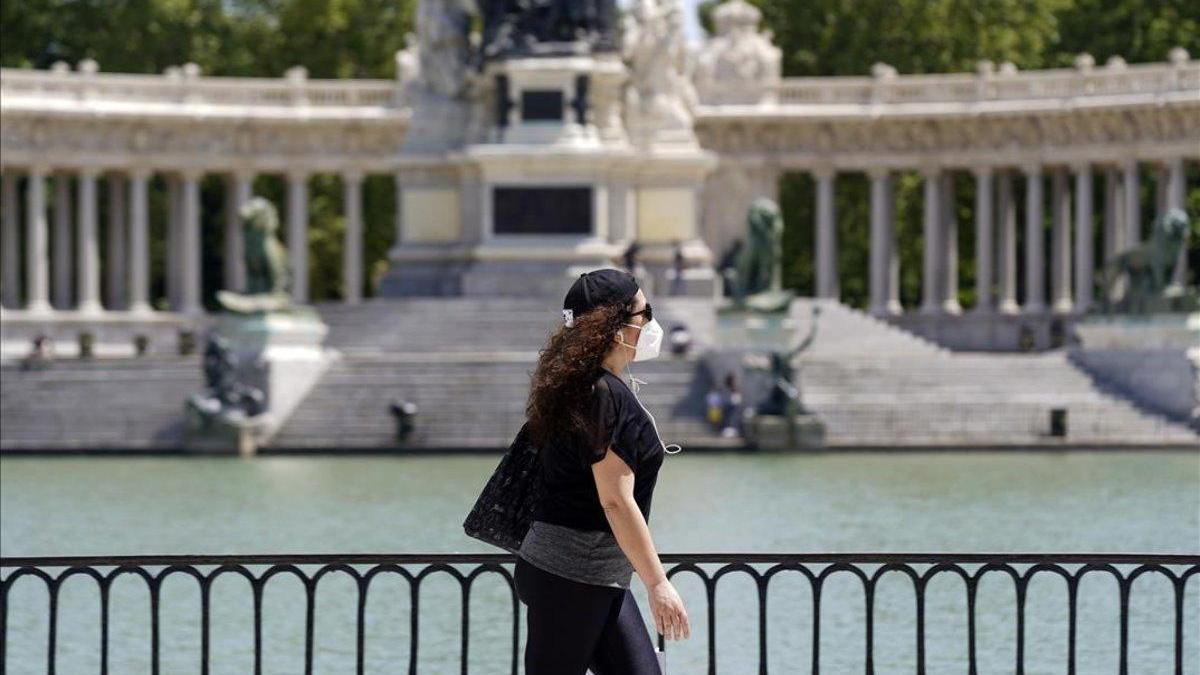 Las barcas vuelven a navegar en El Retiro