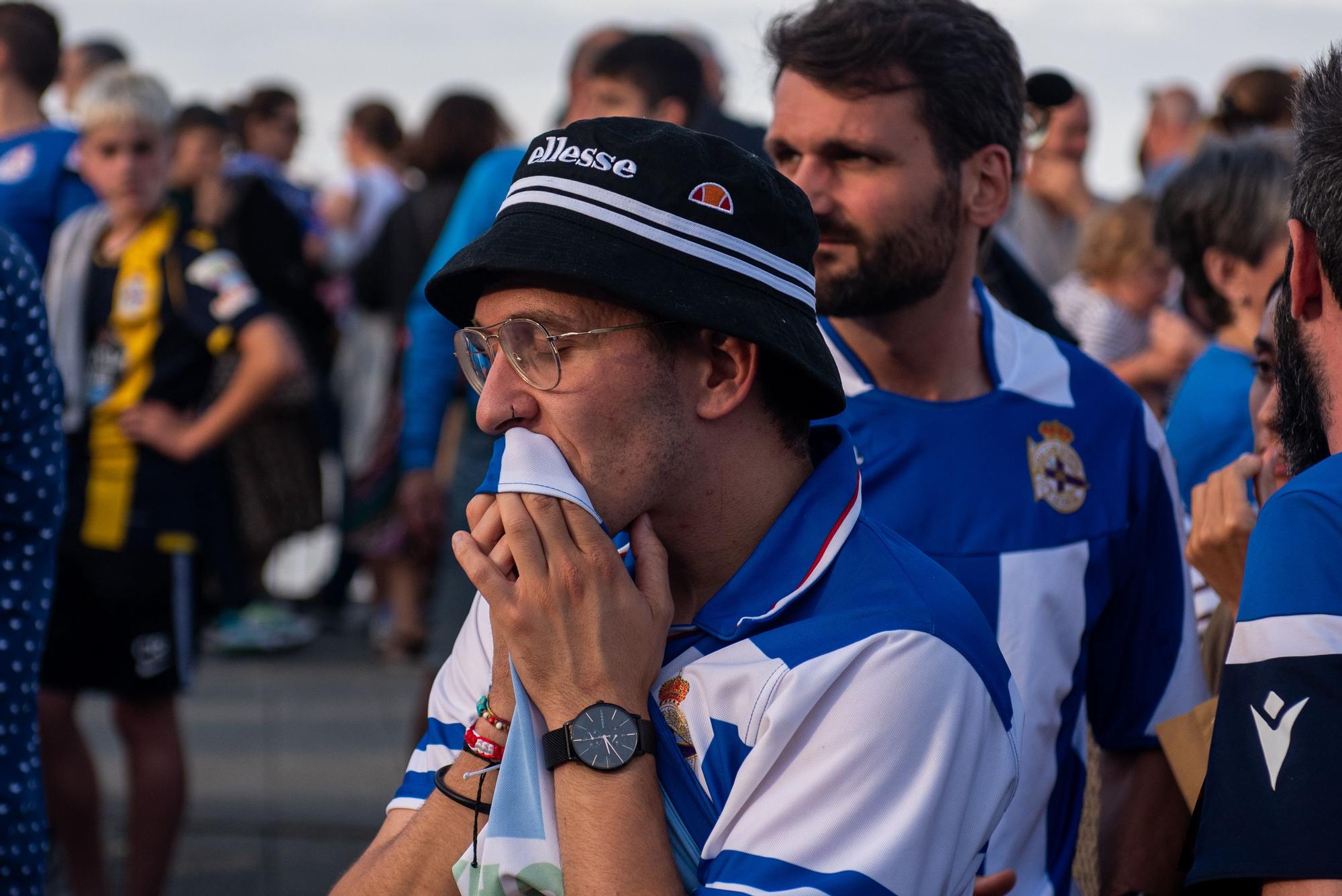 Lágrimas en la explanada del Palacio tras el Castellón-Deportivo