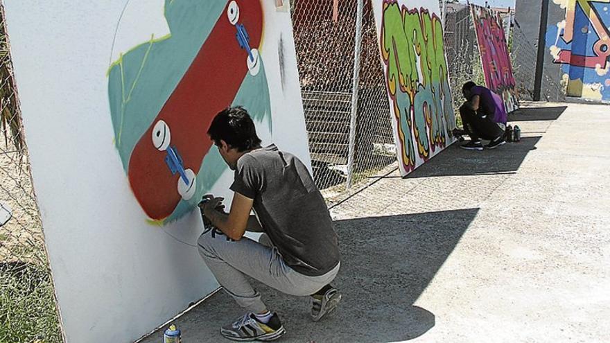 Una actividad promueve el grafiti entre jóvenes