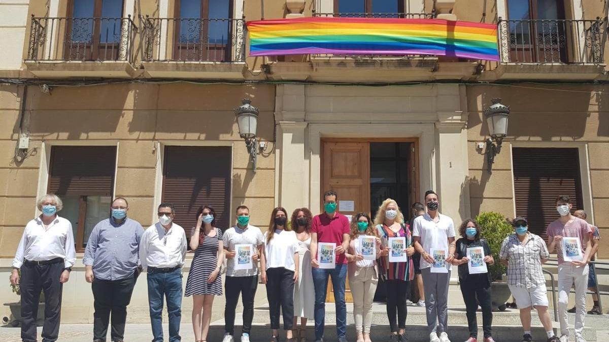 El acto celebrado en el Ayuntamiento de Elda en defensa de la diversidad sexual