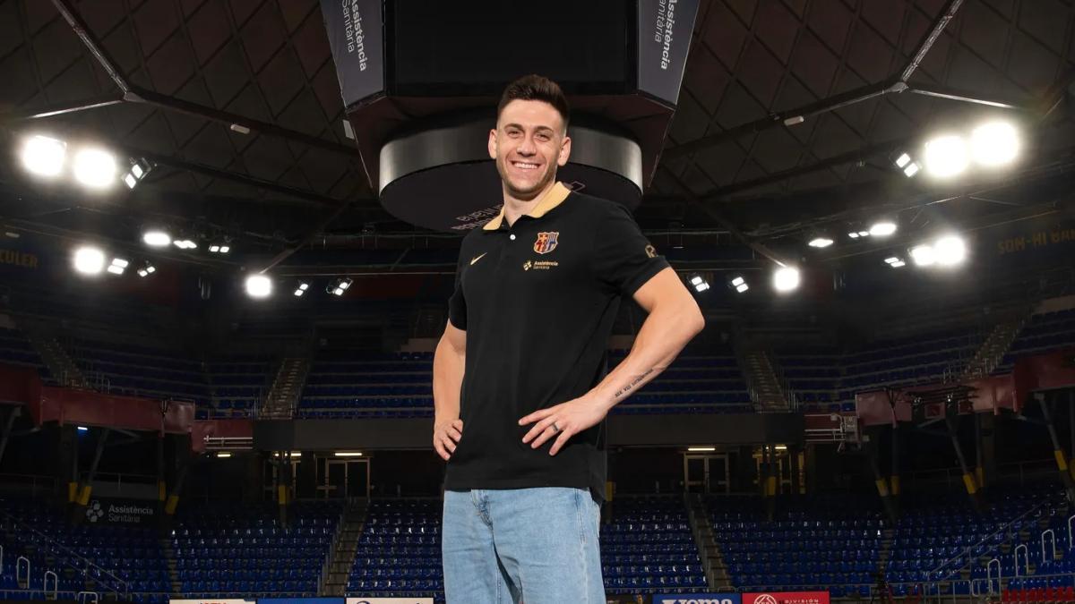 Pol Pacheco en el anuncio de su fichaje