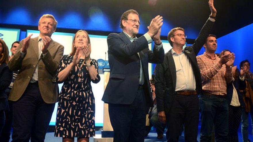 Alfonso Rueda, Ana Pastor, Mariano Rajoy y Alberto Núñez Feijoo, ayer, en el mitin del PP en Pontevedra.