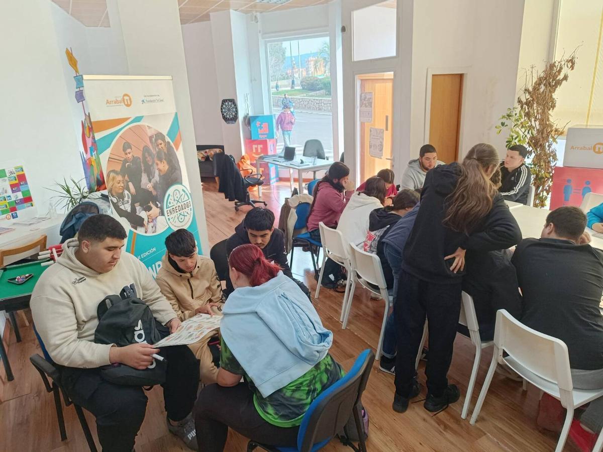 Estudiantes que han participado en la Escuela de Segunda Oportunidad de Arrabal-AID en Málaga en ediciones anteriores.