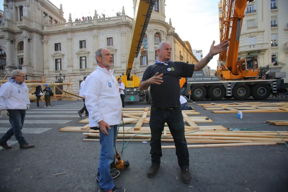 'Plantà' al tombe de la falla municipal