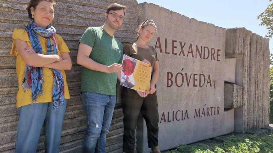 Presentación de los actos en el monumento a Alexandre Bóveda, en A Caeira. // Santos Álvarez