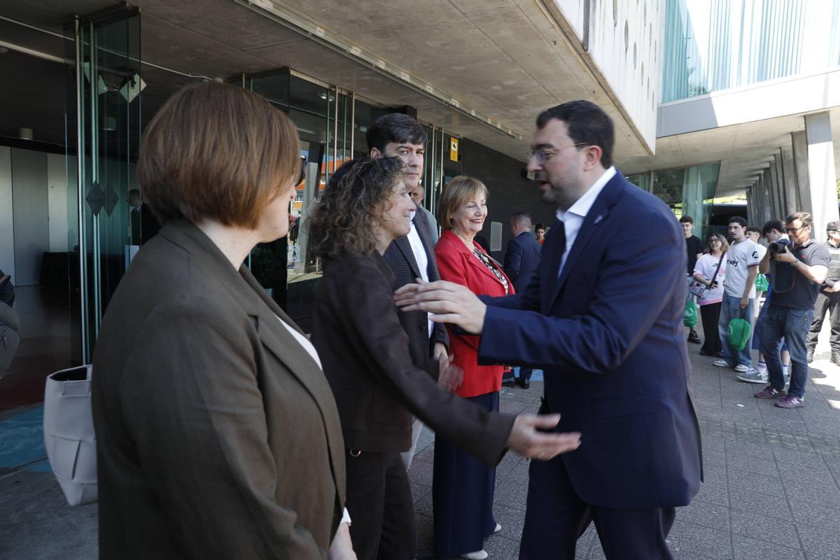 En imágenes. La visita del presidente del Principado, Adrián Barbón, a la feria de la Ciencia y la Innovación de Avilés En imágenes. La visita del presidente del Principado, Adrián Barbón, a la feria de la Ciencia y la Innovación de Avilés