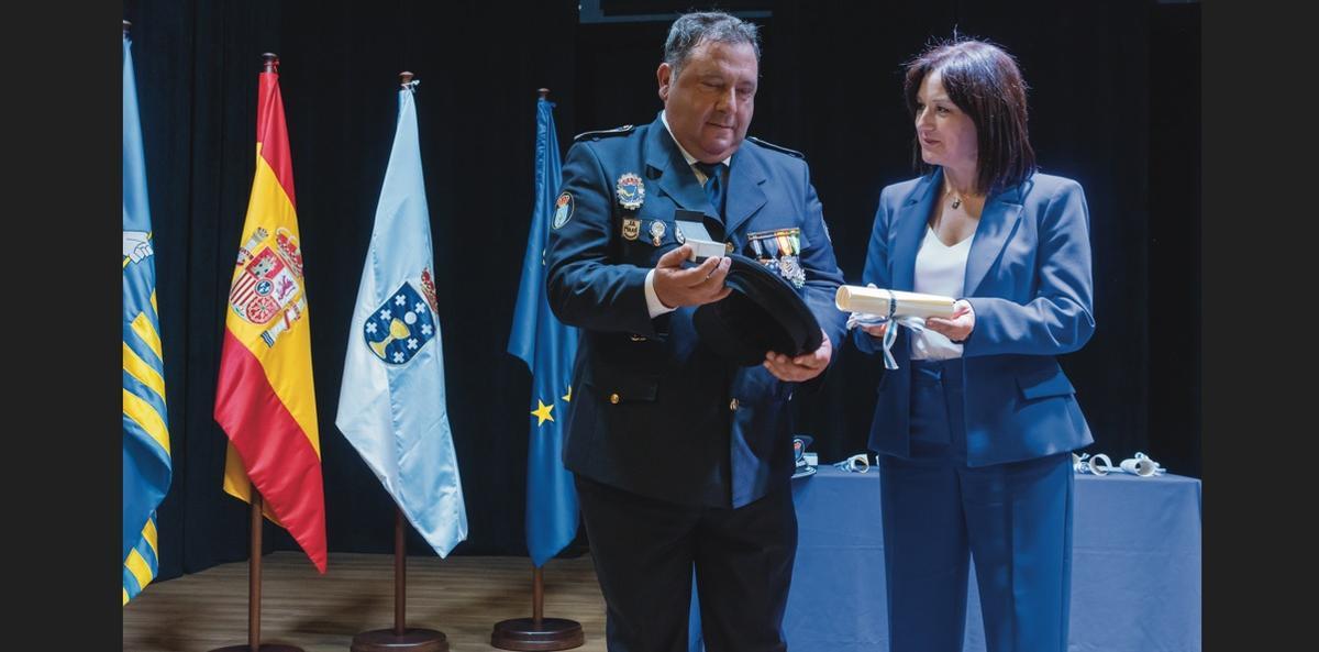 El "Poli Paco" recibe su premio
