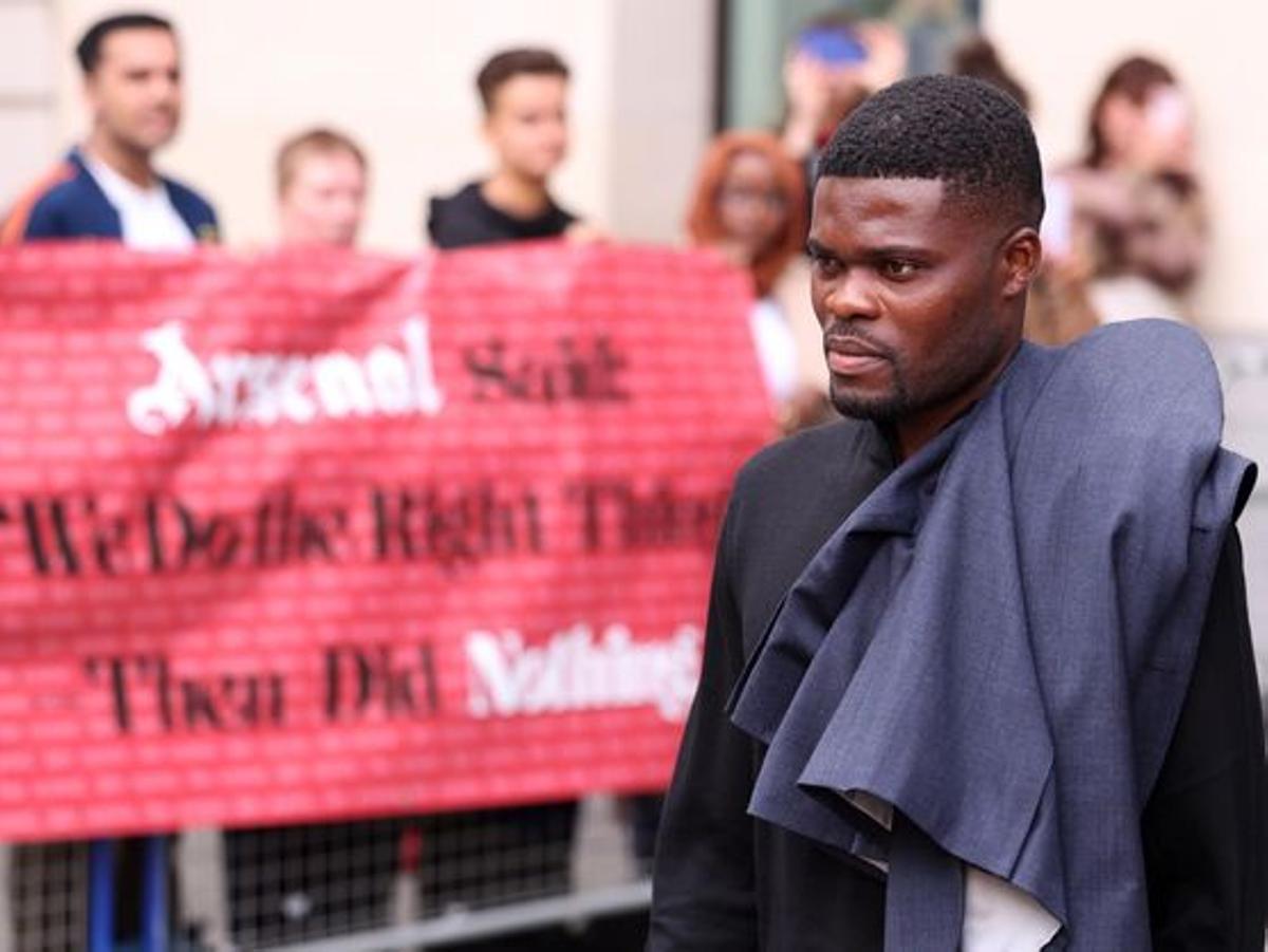 Thomas Partey, a la salida de los juzgados en Londres