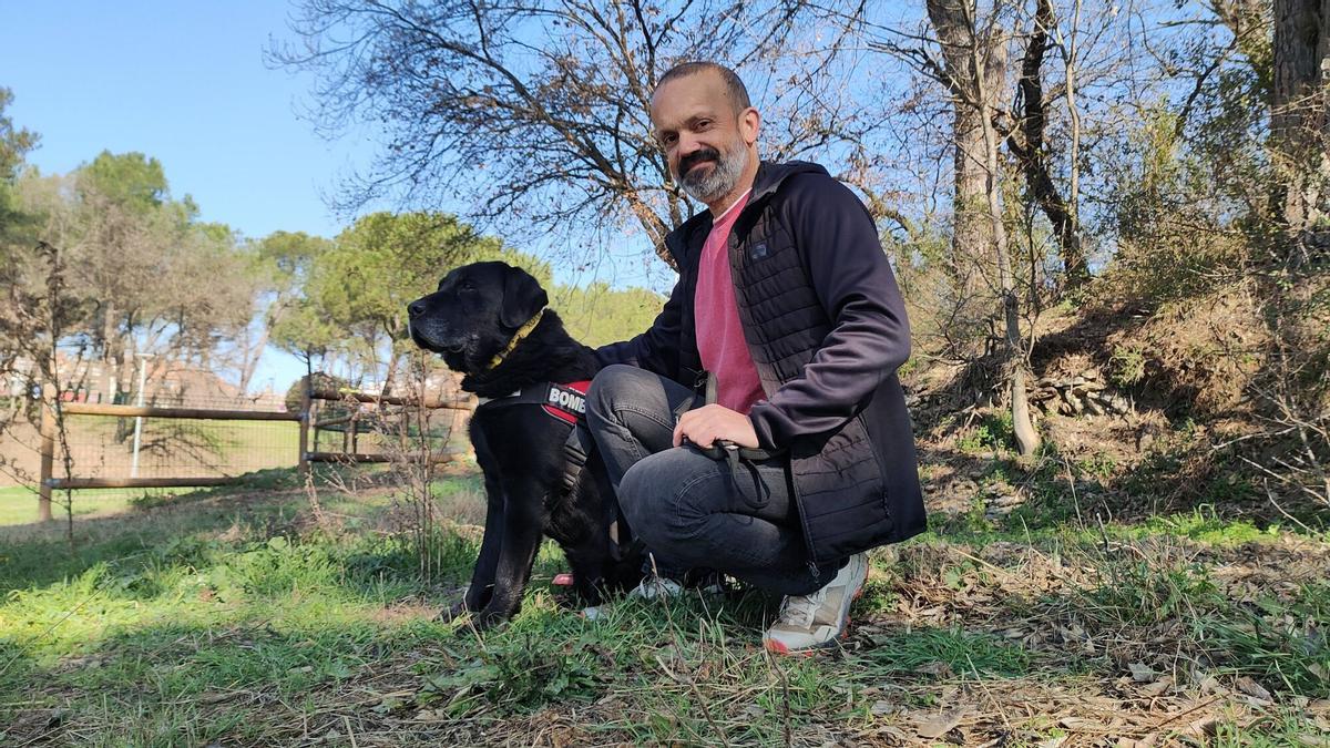 El Xot i el seu guia Andreu Morera, del Grup Caní de Recerca de Bombers El Xot i el seu guia Andreu Morera, del Grup Caní de Recerca de Bombers