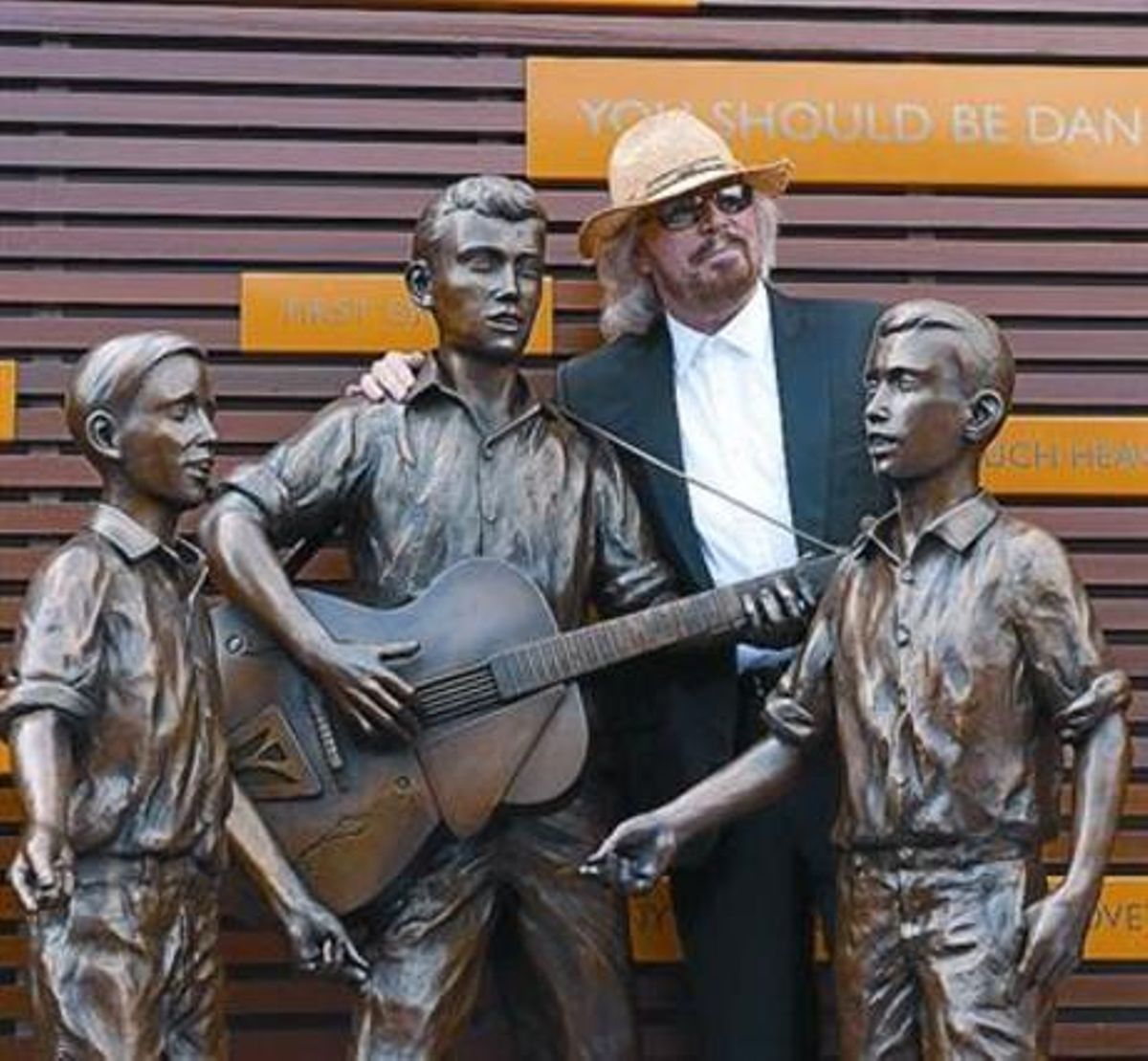 Austràlia dedica una estàtua als Bee Gees_MEDIA_1