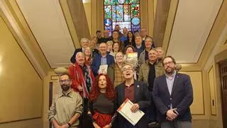 Miguel Solís Santos, homenajeado el día de les Lletres en Avilés: "Siguiremos falando, escribiendo y suañando n'asturianu"