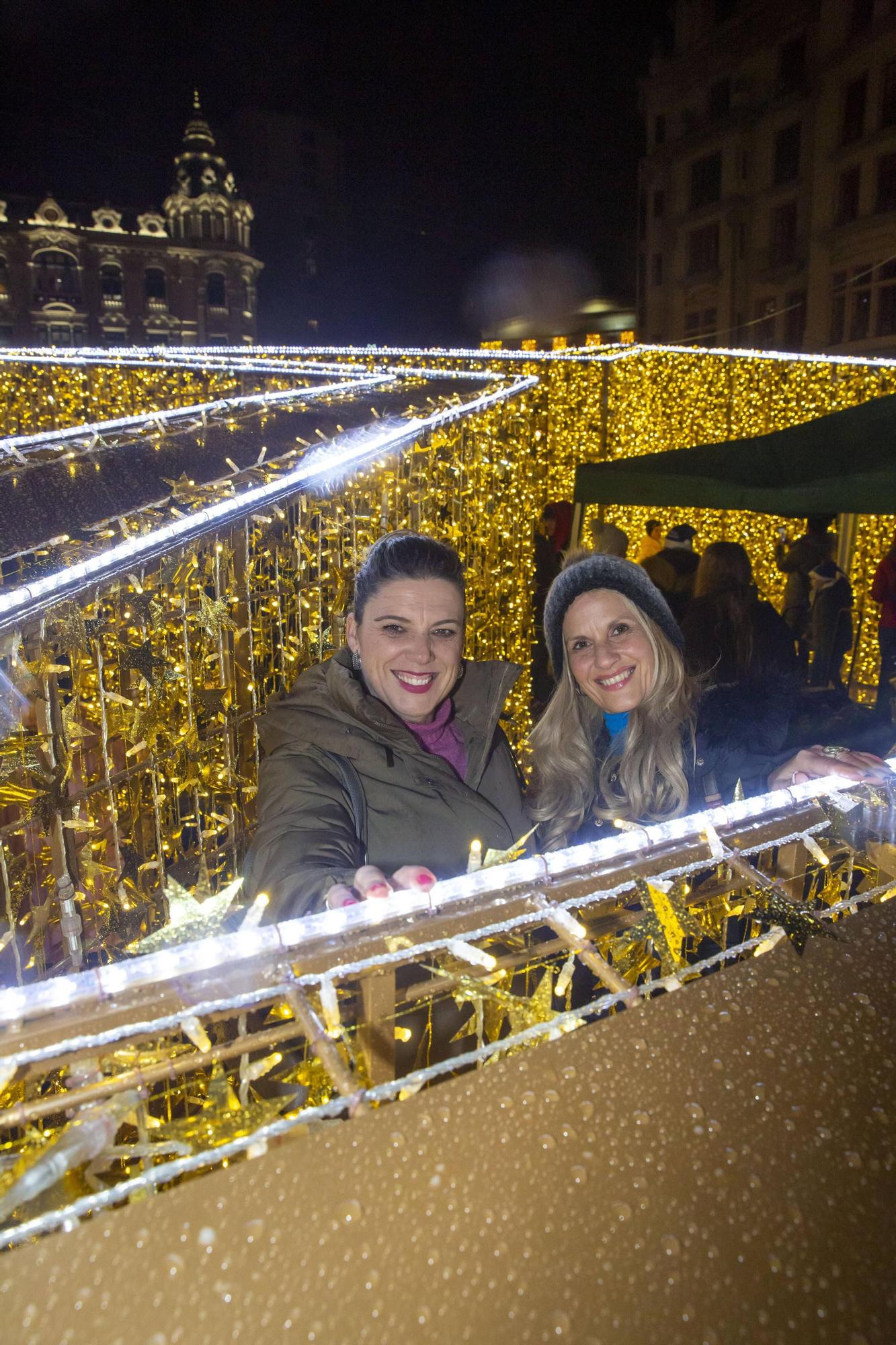 EN IMÁGENES: Así fue el encendido de la iluminación navideña en Oviedo