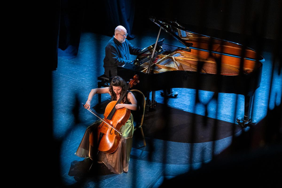 Andrea Casarrubios y Miguel A. Ortega durante su actuación.
