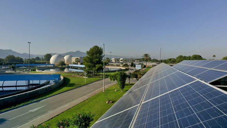 Aguas de Murcia ha dado pasos importantes en la instalación de sistemas fotovoltaicos en varias de sus instalaciones, reforzando así su compromiso con las energías limpias.