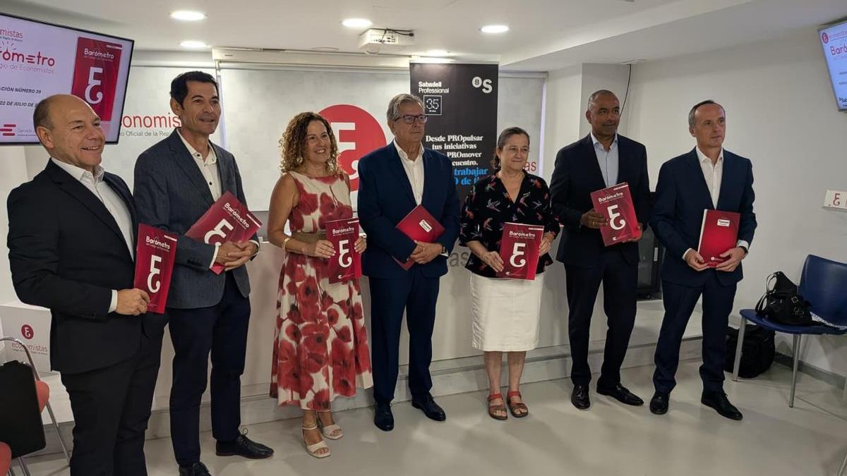 Un momento de la presentación del 39º Barómetro del Colegio de Economistas de la Región, este miércoles.