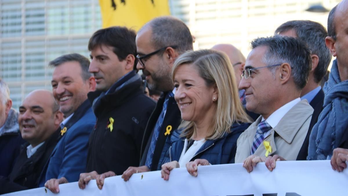 Miquel Buch junto a Neus Lloveras en la manifestación que tuvo lugar en Bruselas.