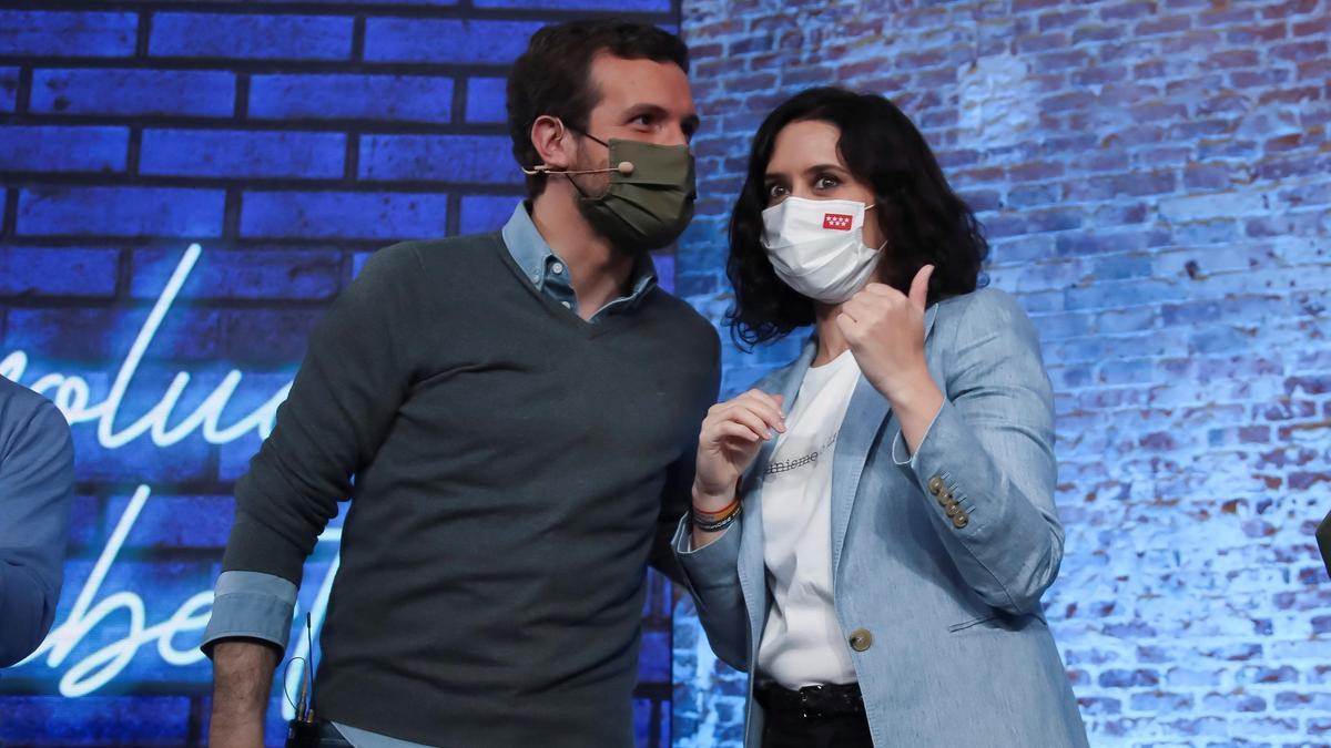 El líder del PP, Pablo Casado, junto a la presidenta madrileña, Isabel Díaz Ayuso.