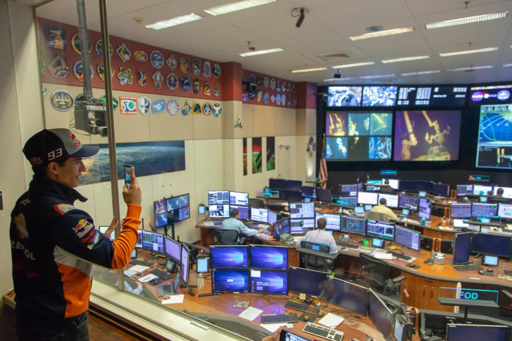 Marc Márquez y Jorge Lorenzo visitan la NASA