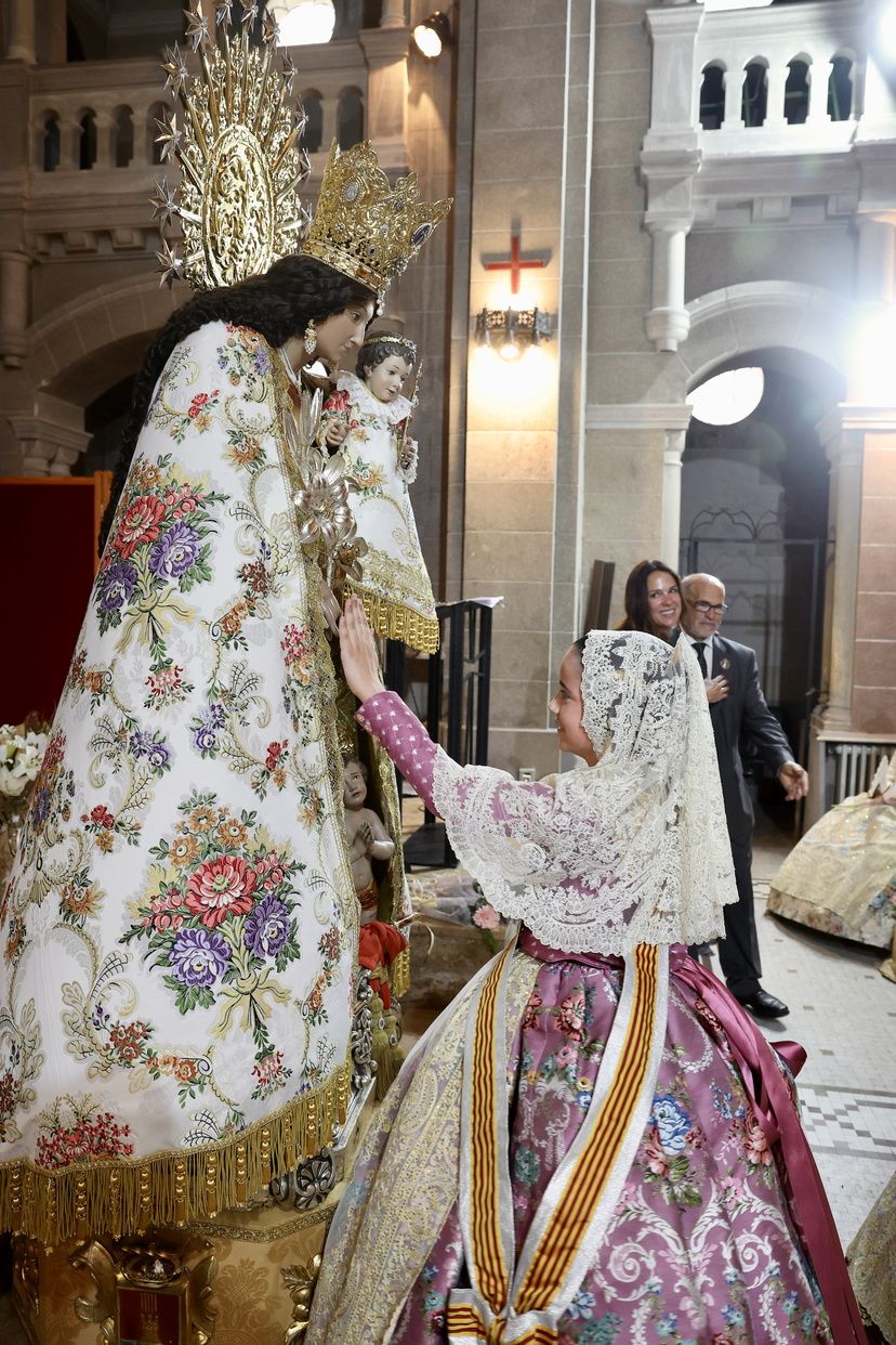Así ha sido el Besamanos de las falleras mayores y cortes de honor 2025