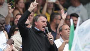 Fotografía de archivo del expresidente brasileño Jair Bolsonaro (c). EFE/ André Coelho