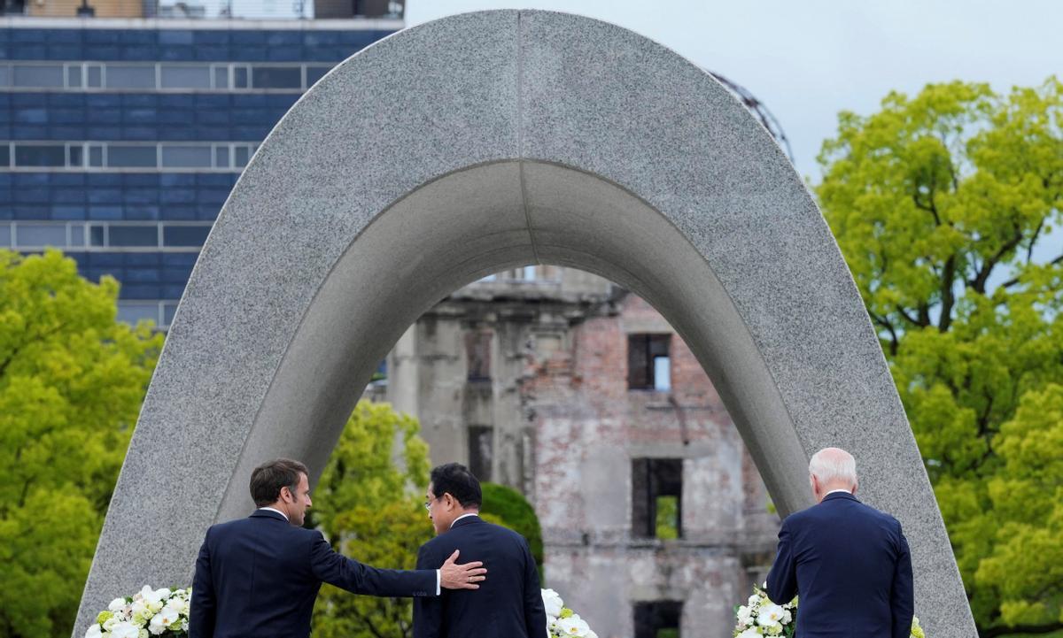 Los líderes del G7 visitan el Memorial Park para las víctimas de la bomba atómica en Hiroshima, entre protestas